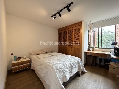 Apartamento de 4 alcobas en venta en El Tesoro, Medellín, 140 m² · foto 7 de 17