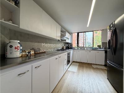 Apartamento de 4 alcobas en venta en El Tesoro, Medellín, 140 m² · foto 16 de 17