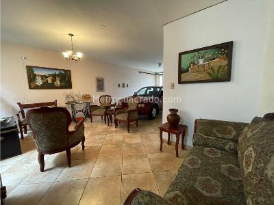 Casa de 5 alcobas en venta en La Castellana, Medellín, 250 m² · foto 2 de 15