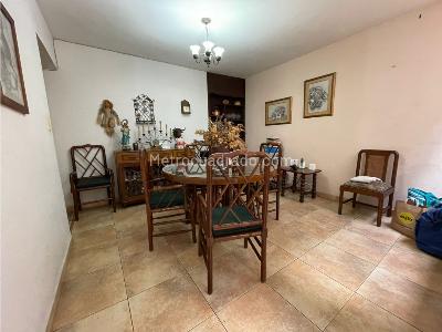 Casa de 5 alcobas en venta en La Castellana, Medellín, 250 m² · foto 3 de 15