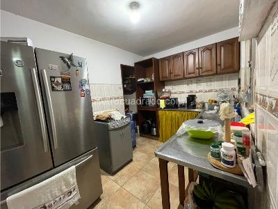 Casa de 5 alcobas en venta en La Castellana, Medellín, 250 m² · foto 5 de 15
