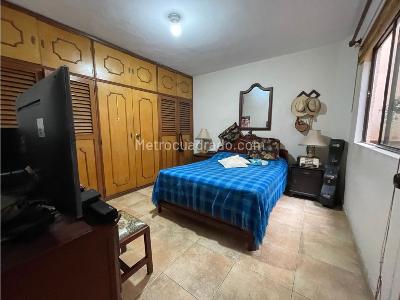 Casa de 5 alcobas en venta en La Castellana, Medellín, 250 m² · foto 10 de 15