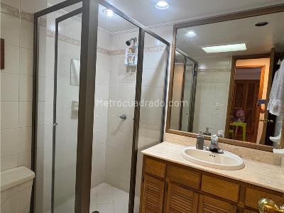 Apartamento de 3 alcobas en venta en El Poblado, Medellín, 172 m² · foto 8 de 11