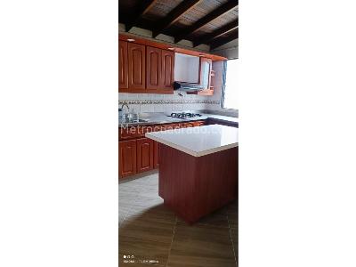 Apartamento de 4 alcobas en venta en Campo Valdes, Medellín, 97 m² · foto 2 de 12