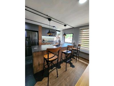 Apartamento de 2 alcobas en venta en El Poblado, Medellín, 72 m² · foto 3 de 16