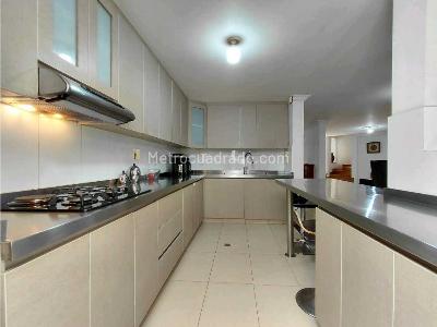 Casa de 4 alcobas en venta en El Poblado, Medellín, 220 m² · foto 2 de 20