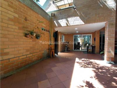 Casa de 4 alcobas en venta en El Poblado, Medellín, 220 m² · foto 9 de 20