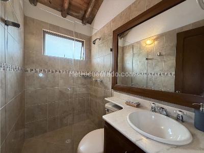 Casa de 3 alcobas en venta en Las Lomitas, Sabaneta, 276 m² · foto 9 de 20