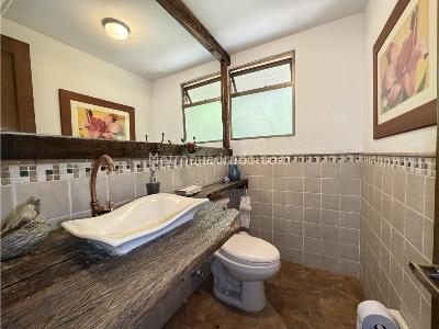 Casa de 3 alcobas en venta en Las Lomitas, Sabaneta, 276 m² · foto 11 de 20