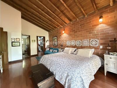 Casa de 3 alcobas en venta en Las Lomitas, Sabaneta, 276 m² · foto 13 de 20