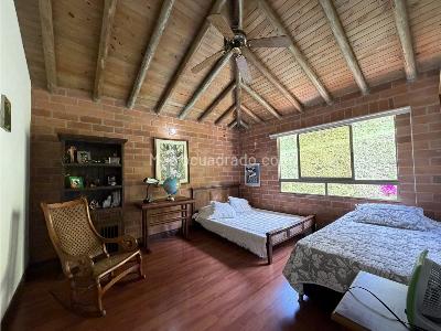 Casa de 3 alcobas en venta en Las Lomitas, Sabaneta, 276 m² · foto 15 de 20
