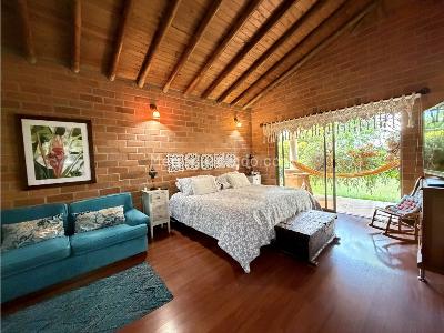 Casa de 3 alcobas en venta en Las Lomitas, Sabaneta, 276 m² · foto 19 de 20