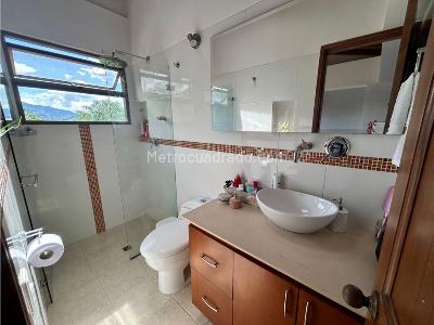 Casa de 3 alcobas en venta en Loma Del Chocho, Envigado, 191 m² · foto 6 de 11