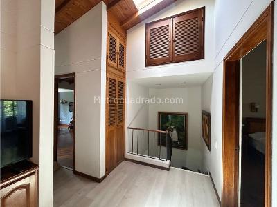 Casa de 3 alcobas en venta en Loma Del Chocho, Envigado, 191 m² · foto 7 de 11