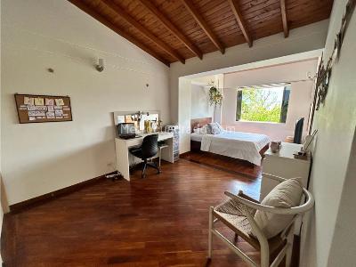 Casa de 3 alcobas en venta en Loma Del Chocho, Envigado, 191 m² · foto 9 de 11