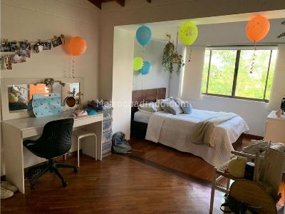 Casa de 3 alcobas en venta en Loma Del Chocho, Envigado, 191 m² · foto 10 de 11