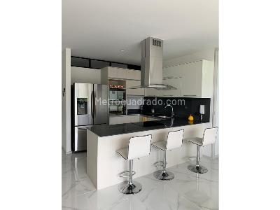 Apartamento de 1 alcoba en venta en El Poblado, Medellín, 84 m² · foto 2 de 20