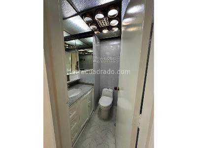 Apartamento de 4 alcobas en venta en Comuna 11 Laureles, Medellín, 164 m² · foto 4 de 7