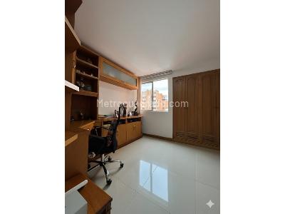 Apartamento de 4 alcobas en venta en Laureles, Medellín, 120 m² · foto 10 de 13