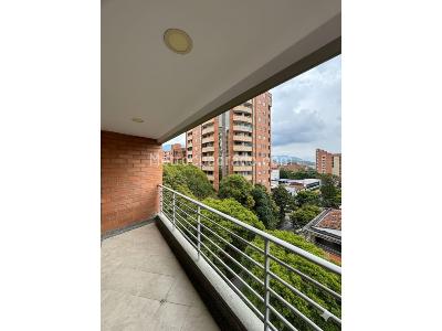 Apartamento de 4 alcobas en venta en Laureles, Medellín, 120 m² · foto 4 de 13