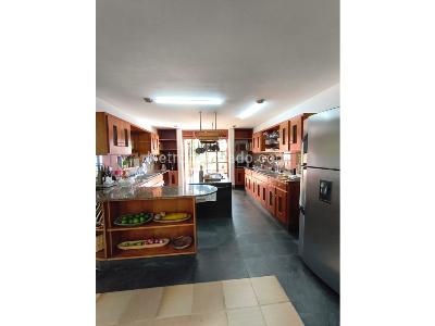 Casa de 5 alcobas en venta en Altos Del Poblado, Medellín · foto 9 de 20