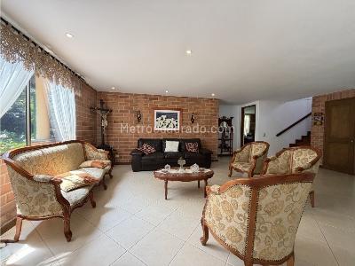 Casa de 4 alcobas en venta en Las Lomitas, Sabaneta, 215 m² · foto 6 de 17