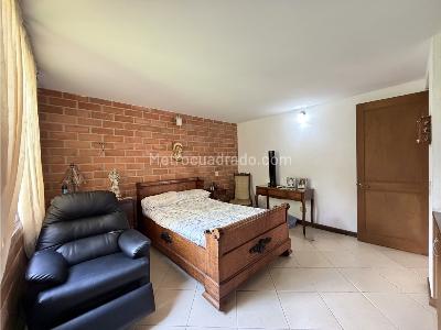 Casa de 4 alcobas en venta en Las Lomitas, Sabaneta, 215 m² · foto 8 de 17