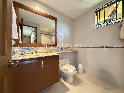 Casa de 4 alcobas en venta en Las Lomitas, Sabaneta, 215 m² · foto 9 de 17
