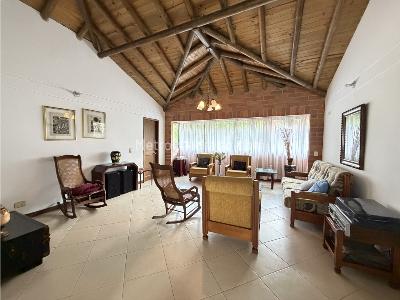 Casa de 4 alcobas en venta en Las Lomitas, Sabaneta, 215 m² · foto 13 de 17