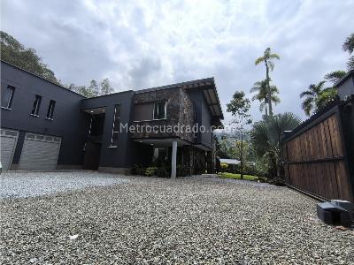 Casa de 5 alcobas en venta en El Escobero, Envigado, 600 m² · foto 2 de 20
