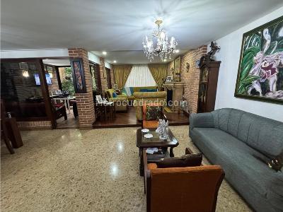 Casa de 4 alcobas en venta en Zuñiga Parte Alta, Envigado, 191 m² · foto 1 de 20