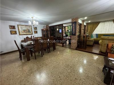 Casa de 4 alcobas en venta en Zuñiga Parte Alta, Envigado, 191 m² · foto 2 de 20