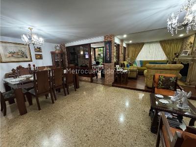 Casa de 4 alcobas en venta en Zuñiga Parte Alta, Envigado, 191 m² · foto 3 de 20