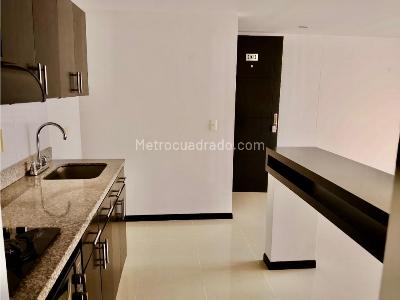 Apartamento de 3 alcobas en venta en Las Lomitas, Sabaneta, 84 m² · foto 2 de 20