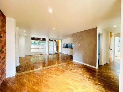 Apartamento de 3 alcobas en venta en Loma De Los Balsos, Medellín, 130 m² · foto 2 de 18