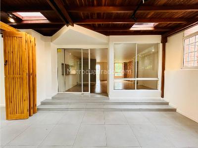 Apartamento de 3 alcobas en venta en Loma De Los Balsos, Medellín, 130 m² · foto 4 de 18