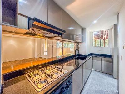 Apartamento de 3 alcobas en venta en Loma De Los Balsos, Medellín, 130 m² · foto 6 de 18