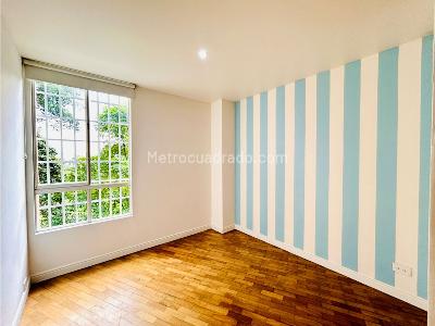 Apartamento de 3 alcobas en venta en Loma De Los Balsos, Medellín, 130 m² · foto 12 de 18