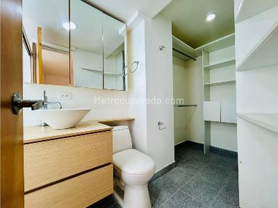 Apartamento de 3 alcobas en venta en Loma De Los Balsos, Medellín, 130 m² · foto 15 de 18