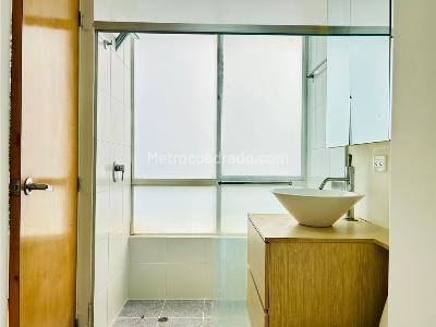 Apartamento de 3 alcobas en venta en Loma De Los Balsos, Medellín, 130 m² · foto 16 de 18