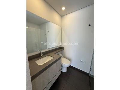 Apartamento de 2 alcobas en venta en El Poblado, Medellín, 108 m² · foto 3 de 20