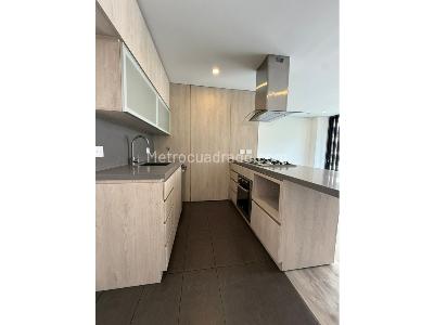 Apartamento de 2 alcobas en venta en El Poblado, Medellín, 108 m² · foto 7 de 20