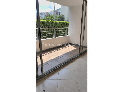 Apartamento de 3 alcobas en venta en Loma De Los Bernal, Medellín, 85 m² · foto 2 de 20