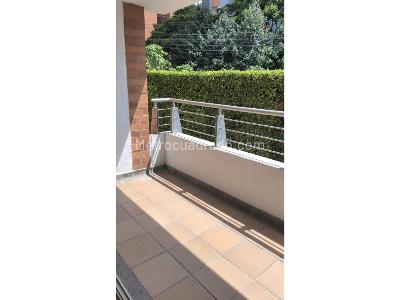 Apartamento de 3 alcobas en venta en Loma De Los Bernal, Medellín, 85 m² · foto 5 de 20