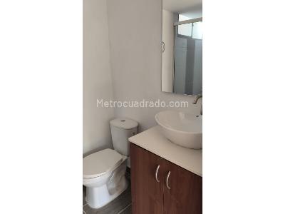 Apartamento de 3 alcobas en venta en Loma De Los Bernal, Medellín, 85 m² · foto 13 de 20