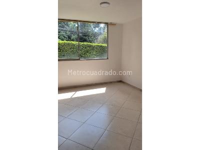Apartamento de 3 alcobas en venta en Loma De Los Bernal, Medellín, 85 m² · foto 15 de 20
