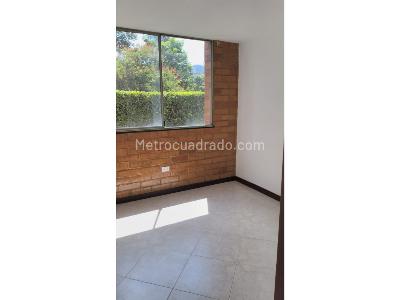 Apartamento de 3 alcobas en venta en Loma De Los Bernal, Medellín, 85 m² · foto 18 de 20