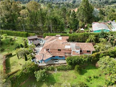 Casa de 5 alcobas en venta en El Escobero, Envigado, 630 m² · foto 2 de 20
