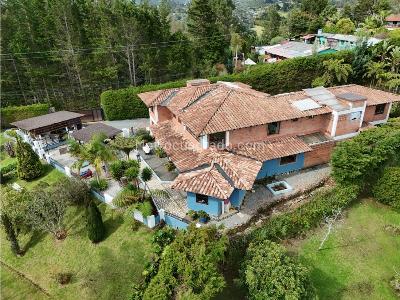 Casa de 5 alcobas en venta en El Escobero, Envigado, 630 m² · foto 3 de 20