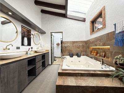 Casa de 5 alcobas en venta en El Escobero, Envigado, 630 m² · foto 8 de 20